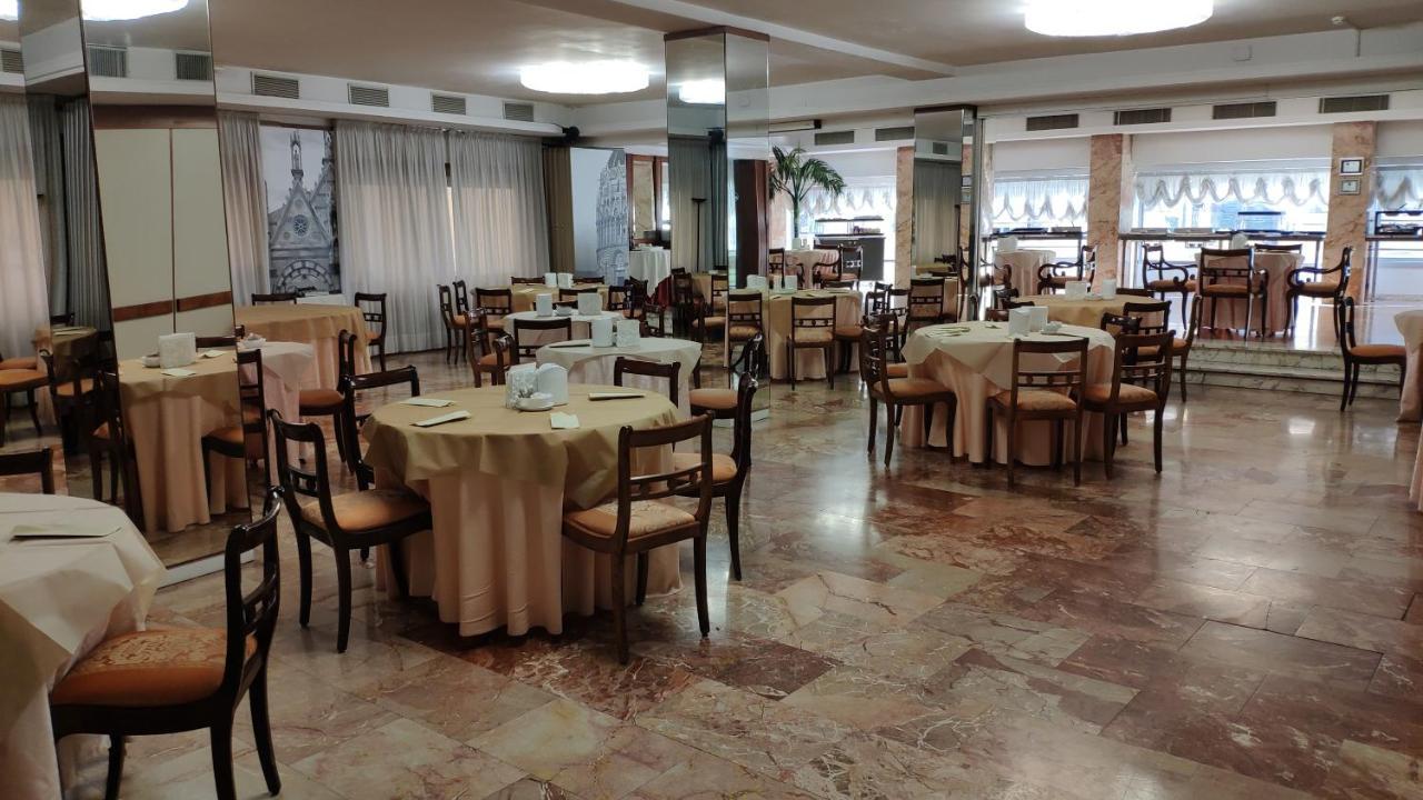 Grand Hotel Duomo Pisa Esterno foto