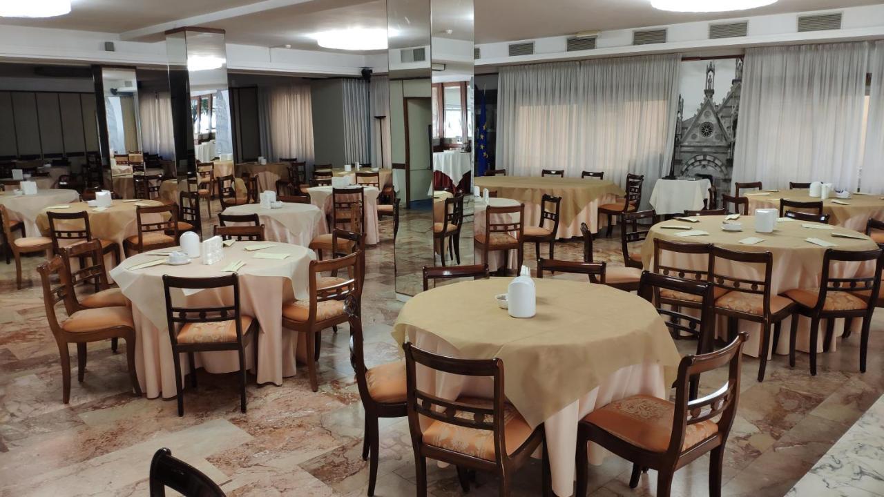 Grand Hotel Duomo Pisa Esterno foto