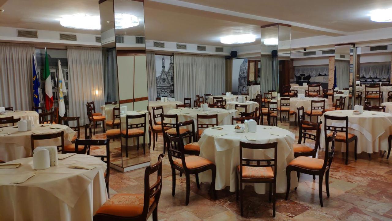 Grand Hotel Duomo Pisa Esterno foto