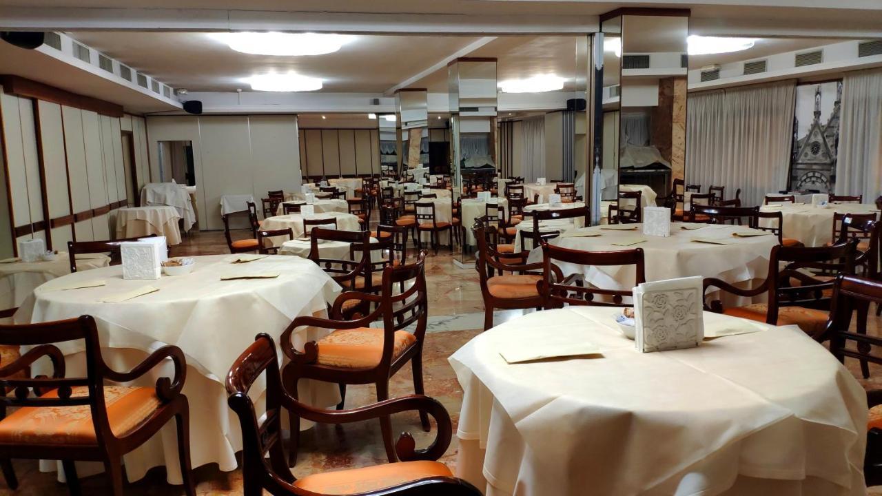 Grand Hotel Duomo Pisa Esterno foto