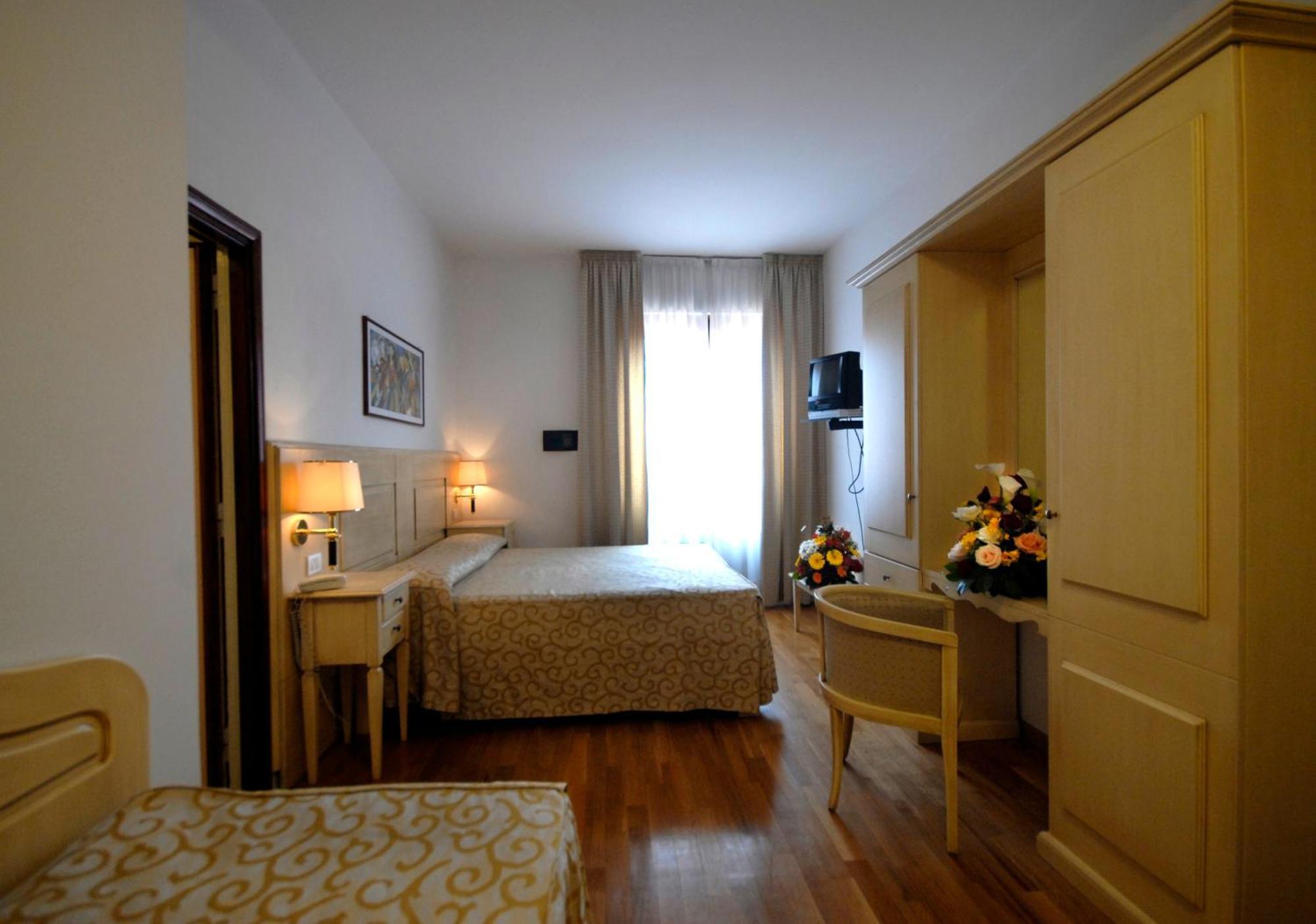 Grand Hotel Duomo Pisa Esterno foto